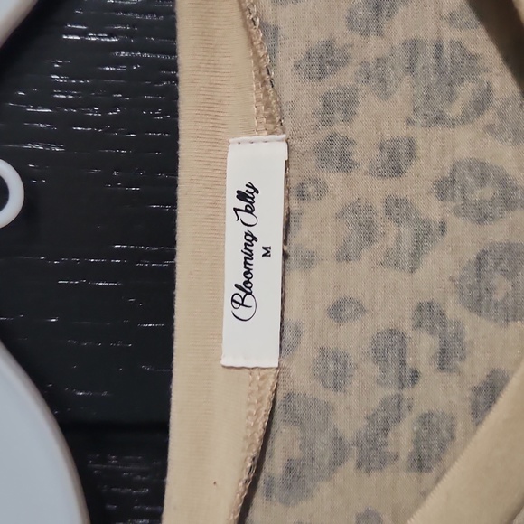 Women's shirt. size Medium. by Blooming Jelly. Leopard print. - Picture 2 of 3